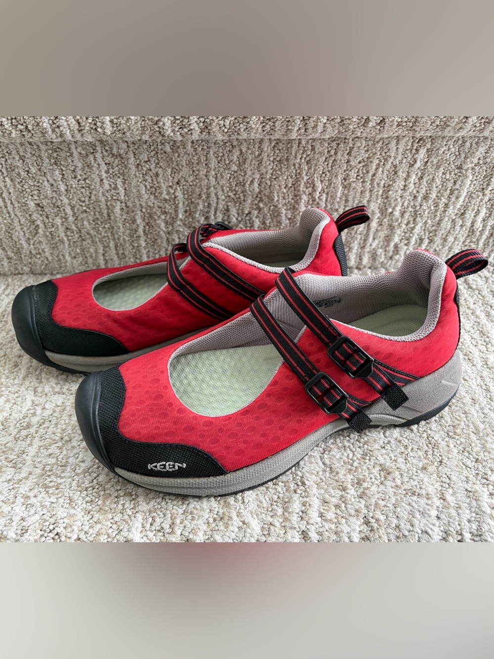 Keen Malibu Mary Jane waterproof trail shoes. Women’s size 9.